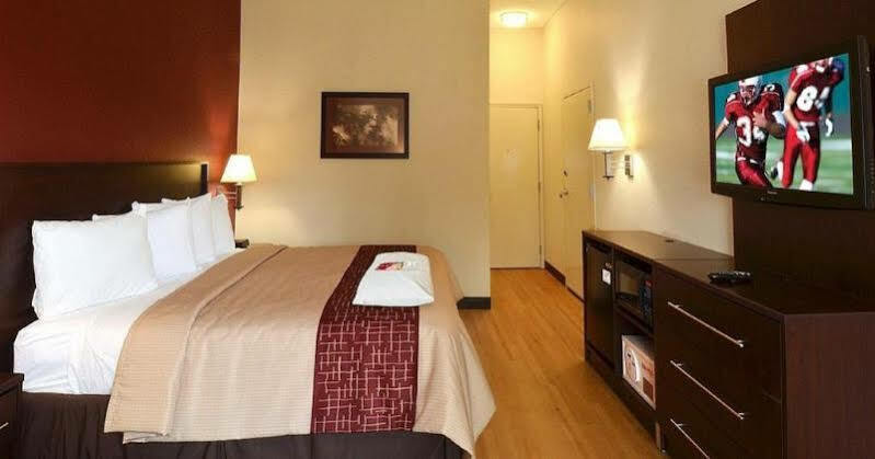 Red Roof Inn Plus Raleigh Downtown Ncsu Conv Center מראה חיצוני תמונה